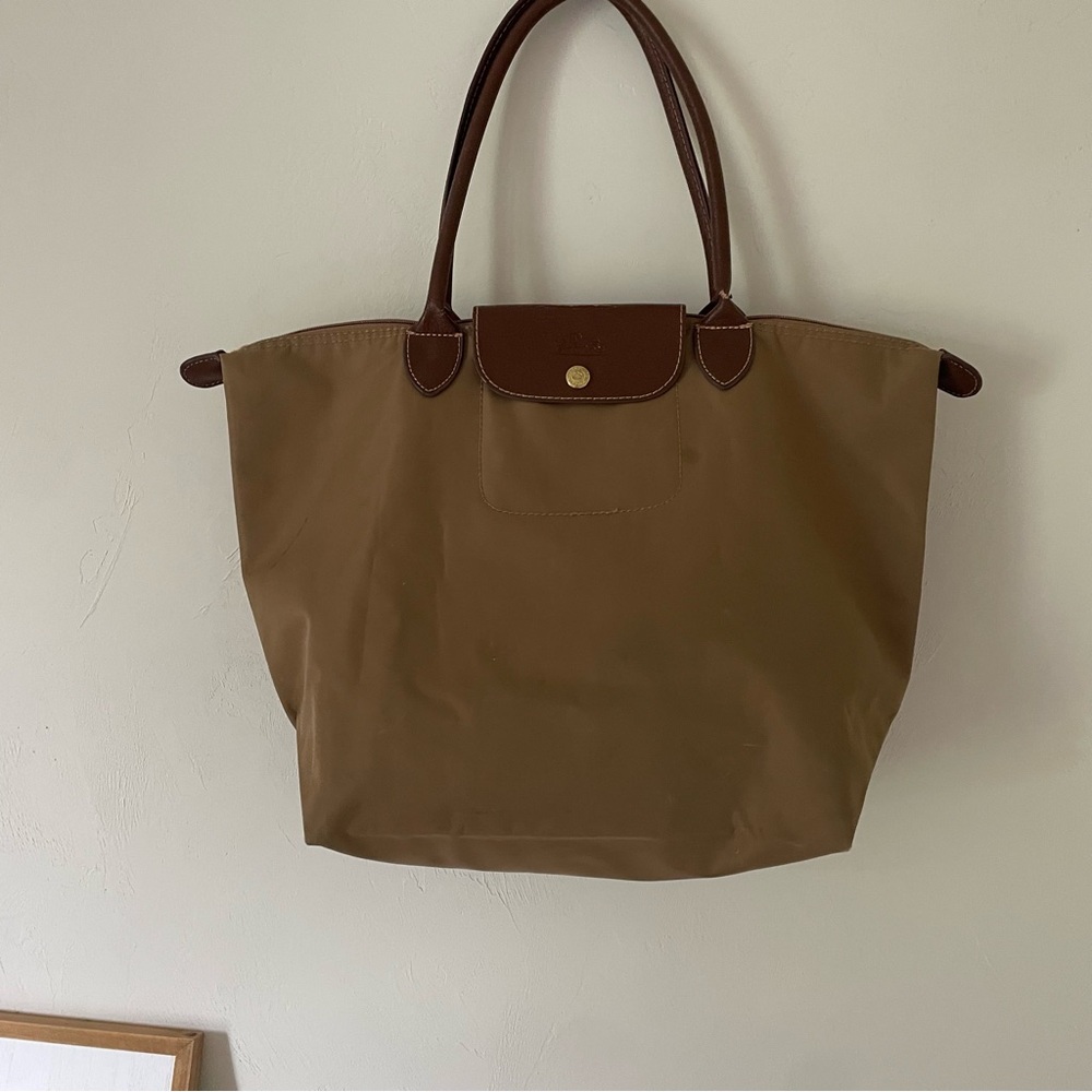 Longchamp tan purse
